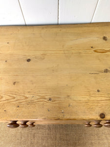 A 19th Century English Pine Chest of Drawers/Dresser with Tulip Feet