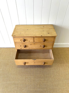 A 19th Century English Pine Chest of Drawers/Dresser with Tulip Feet