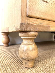 A 19th Century English Pine Chest of Drawers/Dresser with Tulip Feet