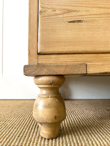 A 19th Century English Pine Chest of Drawers/Dresser with Tulip Feet