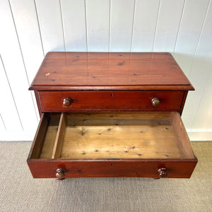 A 19th Century English Chest of Drawers/Dresser