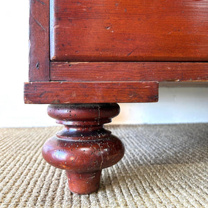 A 19th Century English Chest of Drawers/Dresser