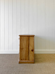 An English Pine Chest of Drawers Dresser c1890
