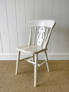 A Vintage Set of 8 Fiddleback Chairs