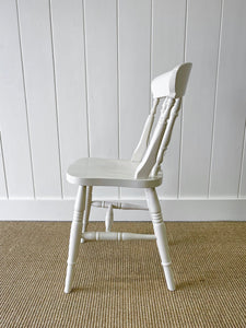 A Vintage Set of 8 Fiddleback Chairs