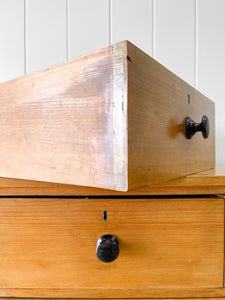 A Very Good English Georgian Pine Chest of Drawers Dresser c1800