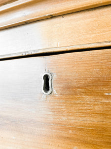 An Early 19th Century English Chest of Drawers/Dresser on Bracket Feet