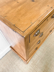 An Early 19th Century English Chest of Drawers/Dresser on Bracket Feet
