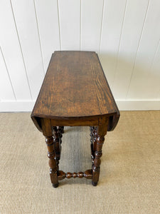 A Very Good Antique English Country Oak Drop Leaf Gate Leg Table