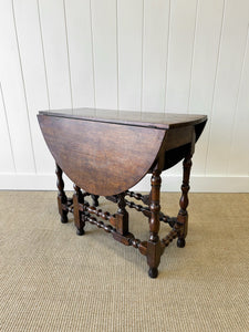 A Very Good Antique English Country Oak Drop Leaf Gate Leg Table