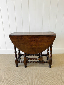 A Very Good Antique English Country Oak Drop Leaf Gate Leg Table