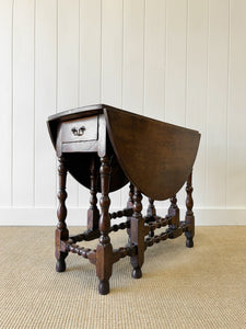 A Very Good Antique English Country Oak Drop Leaf Gate Leg Table