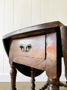 A Very Good Antique English Country Oak Drop Leaf Gate Leg Table