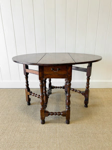 A Very Good Antique English Country Oak Drop Leaf Gate Leg Table