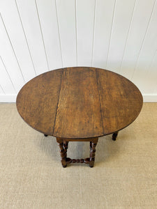 A Very Good Antique English Country Oak Drop Leaf Gate Leg Table