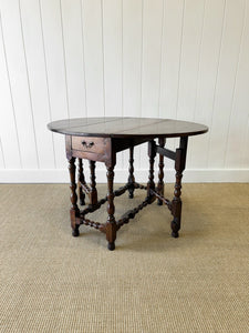 A Very Good Antique English Country Oak Drop Leaf Gate Leg Table