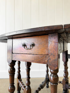 A Very Good Antique English Country Oak Drop Leaf Gate Leg Table