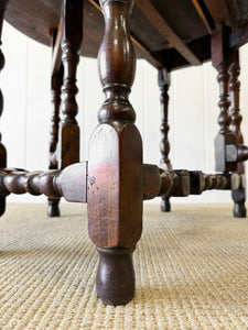 A Very Good Antique English Country Oak Drop Leaf Gate Leg Table