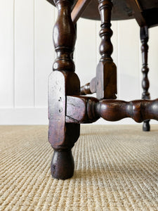 A Very Good Antique English Country Oak Drop Leaf Gate Leg Table