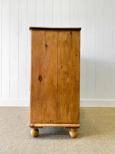 A 19th Century English Chest of Drawers/Dresser