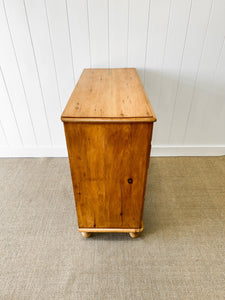 A 19th Century English Chest of Drawers/Dresser