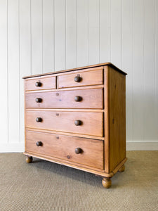 A 19th Century English Chest of Drawers/Dresser