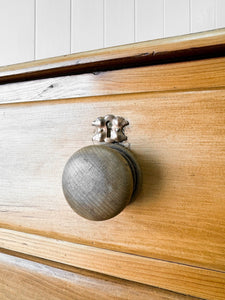 A 19th Century English Chest of Drawers/Dresser