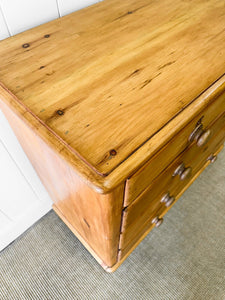 A 19th Century English Chest of Drawers/Dresser