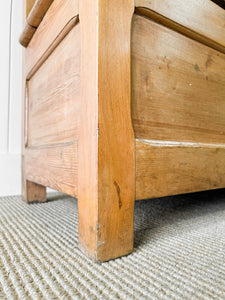 An Antique English 19th Century Pine Settle