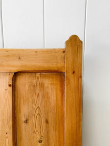 An Antique English 19th Century Pine Settle