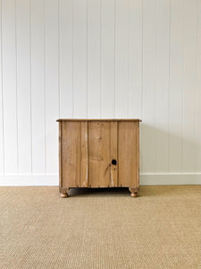 An Antique English Pine Chest of Drawers Dresser with Dark Knobs c1890