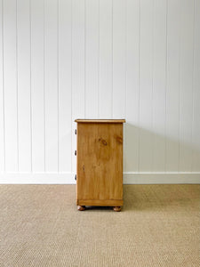 An Antique English Pine Chest of Drawers Dresser with Dark Knobs c1890