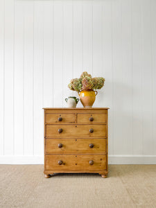 A 19th Century English Chest of Drawers/Dresser