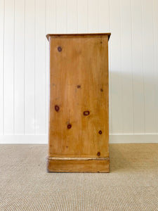 A 19th Century English Pine Chest of Drawers/Dresser