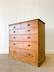 A 19th Century English Pine Chest of Drawers/Dresser