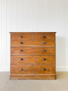 A 19th Century English Pine Chest of Drawers/Dresser