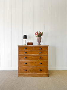 A 19th Century English Pine Chest of Drawers/Dresser