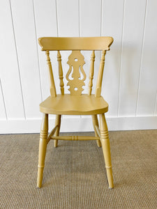 A Vintage Set of 4 Mustard Yellow Farmhouse Fiddleback Chairs