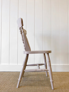 A Vintage Set of 4 Taupe Farmhouse Fiddleback Chairs
