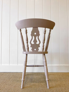 A Vintage Set of 4 Taupe Farmhouse Fiddleback Chairs