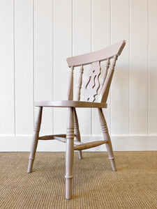 A Vintage Set of 4 Taupe Farmhouse Fiddleback Chairs
