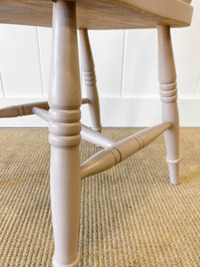 A Vintage Set of 4 Taupe Farmhouse Fiddleback Chairs