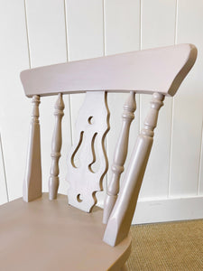 A Vintage Set of 4 Taupe Farmhouse Fiddleback Chairs