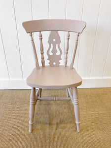 A Vintage Set of 4 Taupe Farmhouse Fiddleback Chairs
