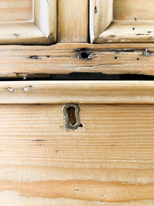 An Antique English Light Pine Chest of Drawers Dresser c1890 with Gallery