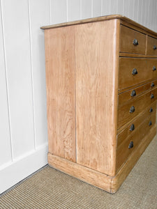 A 19th Century English Pine Chest of Drawers/Dresser