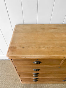 A 19th Century English Pine Chest of Drawers/Dresser
