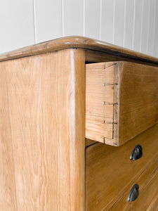 A 19th Century English Pine Chest of Drawers/Dresser