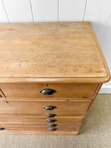 A 19th Century English Pine Chest of Drawers/Dresser