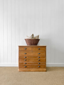 A 19th Century English Pine Chest of Drawers/Dresser